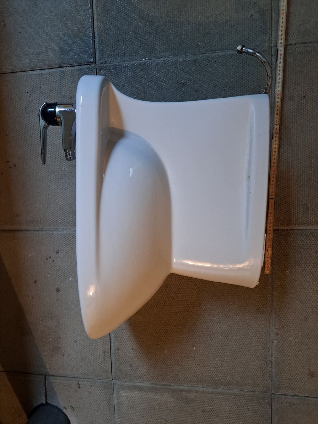WC: Weisses Bidet mit Armatur – Usato da Küttigen venduto da DRN2MN 5