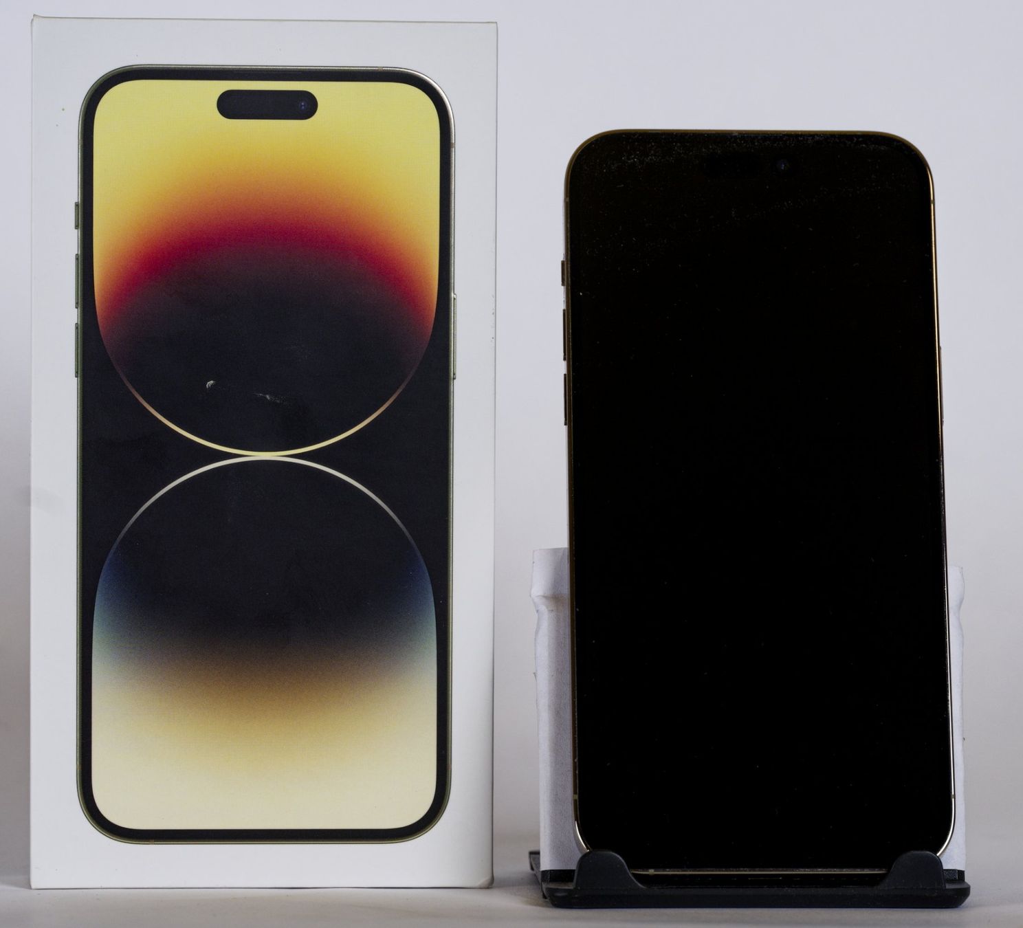 Apple Telefoni cellulari / Smartphones: Apple iPhone 14 Pro Max Gold gebraucht mit Originalbox – Usato da Winterthur venduto da Charlymei 3