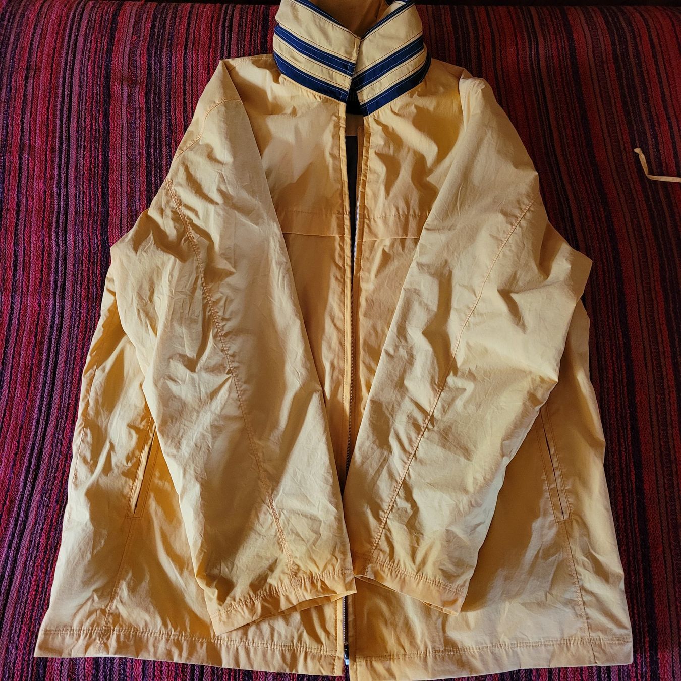 Jacken: Jacke Herren eiergelb Grösse 50, sehr leichtes Material – Gebraucht aus Hondrich von Ebro01 5