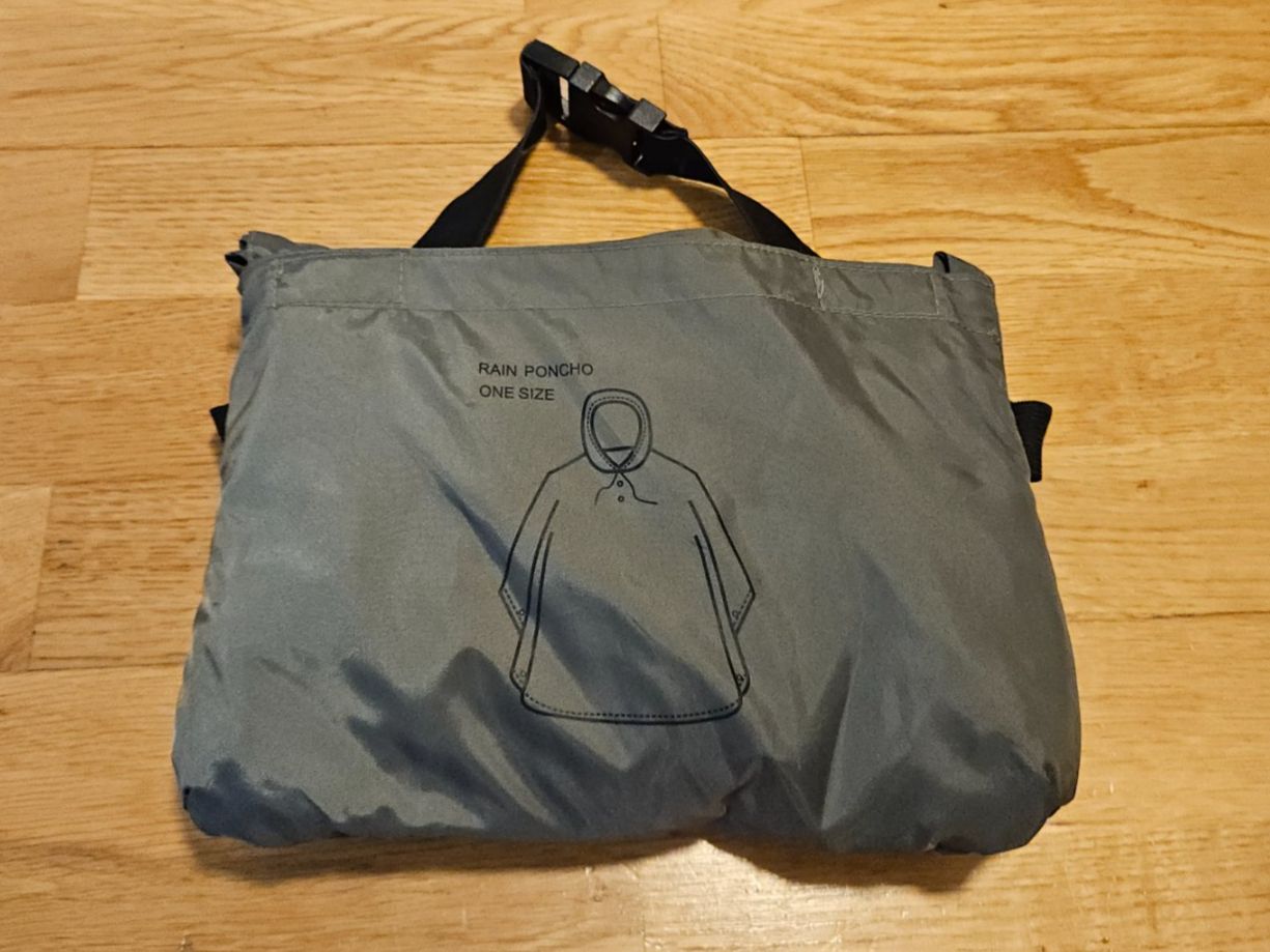 Autres vêtements & accessoires: Regenponcho – Neuf (Voir description) à Zürich par P.N 1