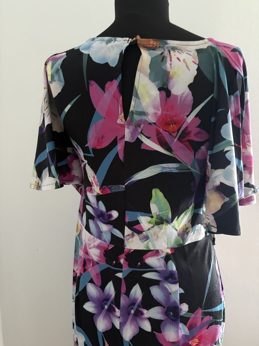 Vestiti: Damen Kleid mit Blumenmuster Grösse M neu – Usato da Bösingen venduto da ash_jnn8 2