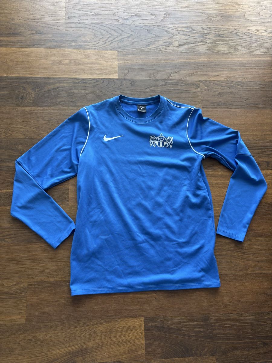 Pullover & Sweatshirts: FCZ Trainingspullover – Gebraucht aus Männedorf von Spargeluno
