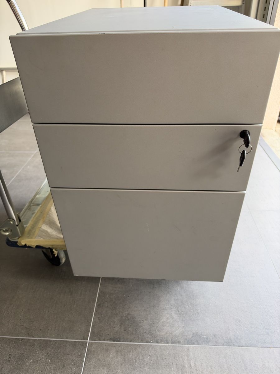 Armadi: Aktenschrank rollbar/abschliessbar – Usato da Schlosswil venduto da L_F