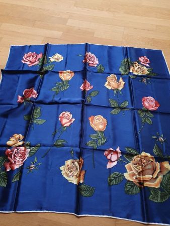 Traumhaft schönes Satin Foulard handbema