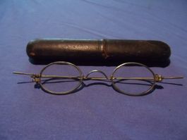 Spezielle Nickelbrille aus den 70er mit Etui