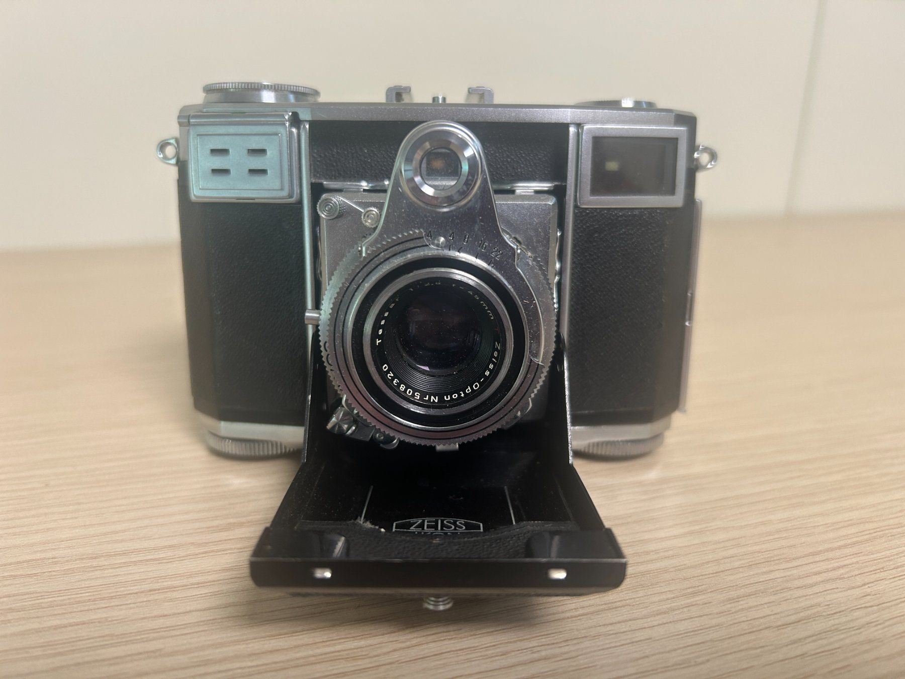 Zeiss Kamera: Zeiss Ikon Contessa – Defekt aus Camorino von c_raf