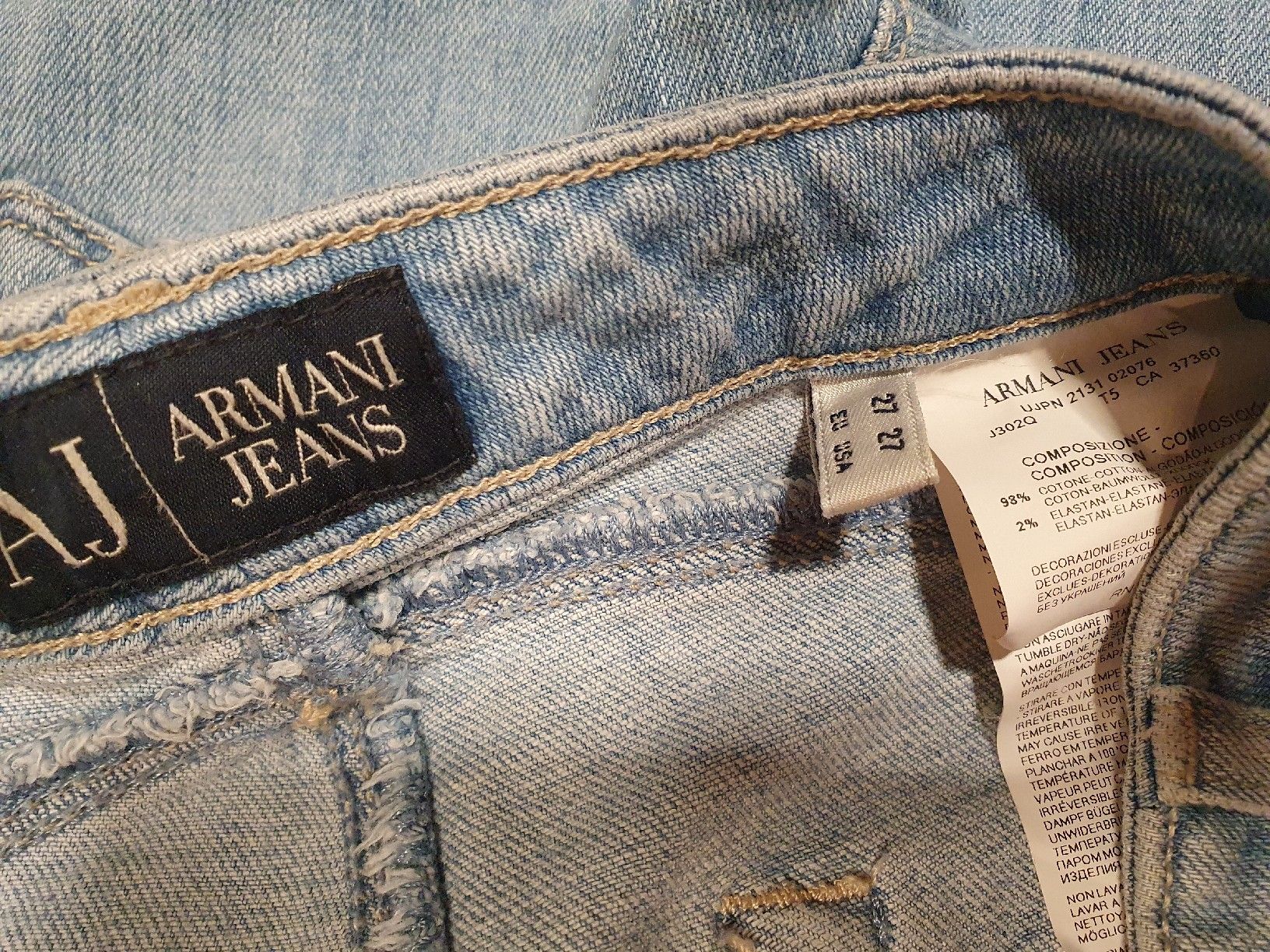 Armani Jeans: Fraue Armani Jeans Gr. 27 HellBlau – Usato da Val D Illiez venduto da SnowRoof 4