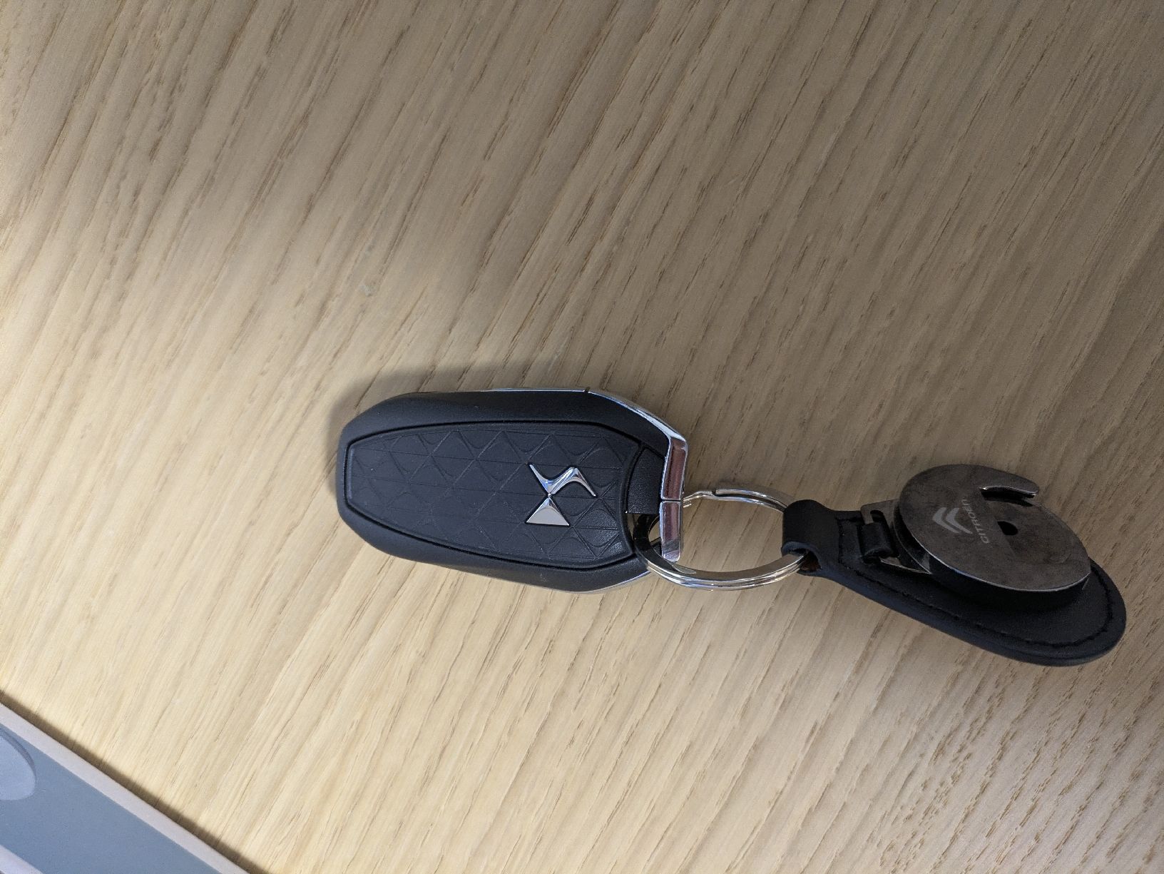 Citroën Tutti pezzi di ricambio auto: oroginal Citroen DS Funkautoschlüssel – Nuovo (secondo la descrizione) da Wallisellen venduto da bspm20