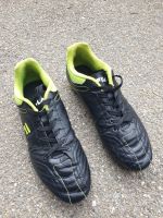 Chaussures de foot, protèges tibia et chaussettes