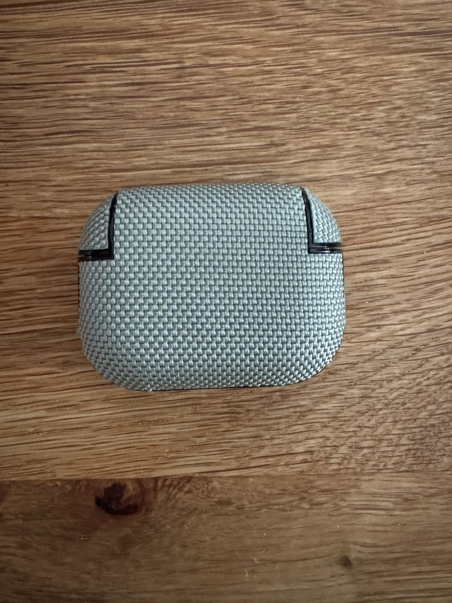 Cover & Protezioni schermo: AirPods Pro 2 Case – Nuovo (secondo la descrizione) da Einsiedeln venduto da Nadine_Nadine 1