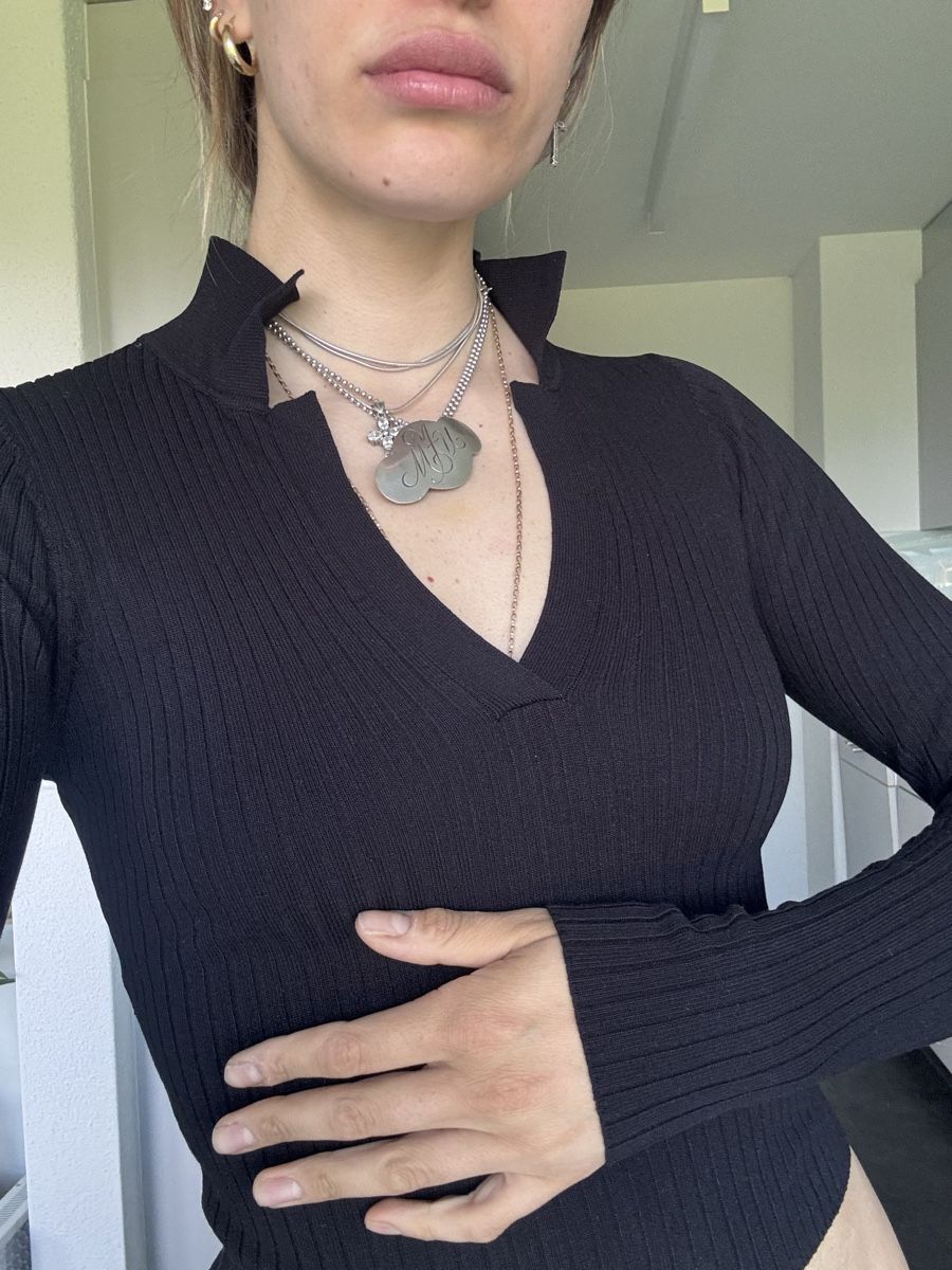Top: Stylish Ribbed Black Top with Collar – Nuovo (secondo la descrizione) da Zürich venduto da forestF4iry