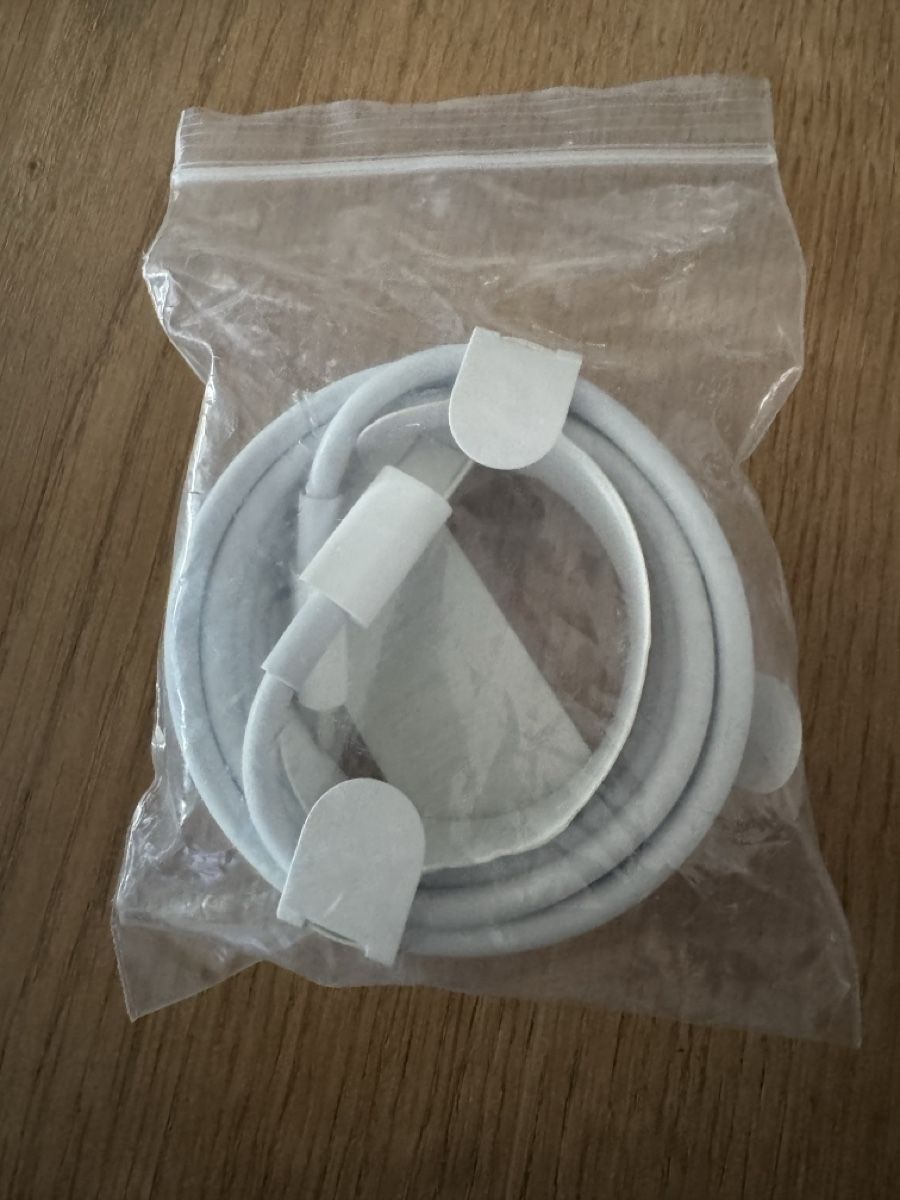 Apple Cavi: Ladekabel Weiss USB-C zu USB-C neu – Nuovo e nell'imballaggio originale da Dietikon venduto da FamilyGuy-04