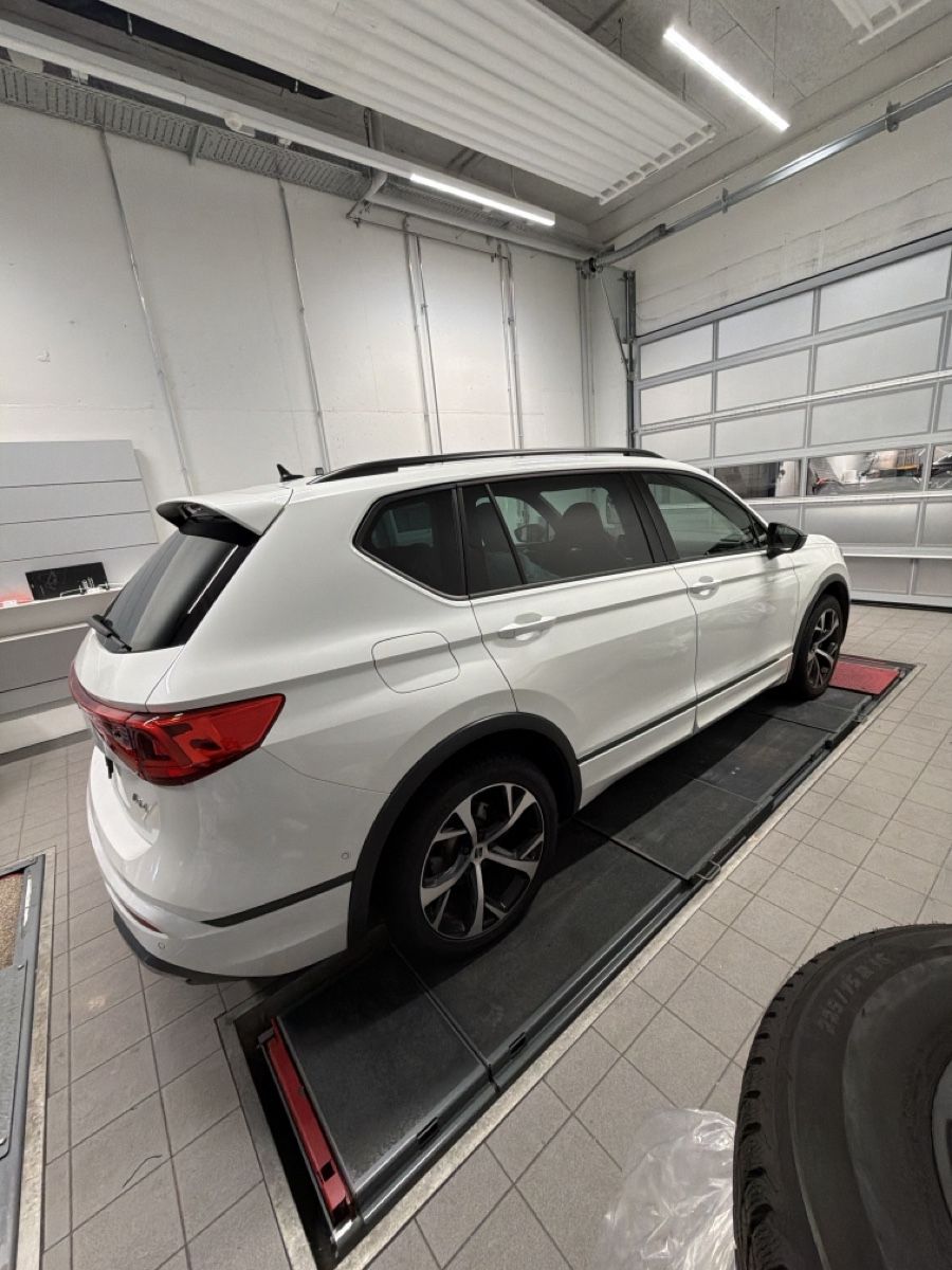 Seat Automobili: Seat Tarraco 2.0TDI 4D – Usato da Gossau SG venduto da GNG-AUTO-AUKTION 3