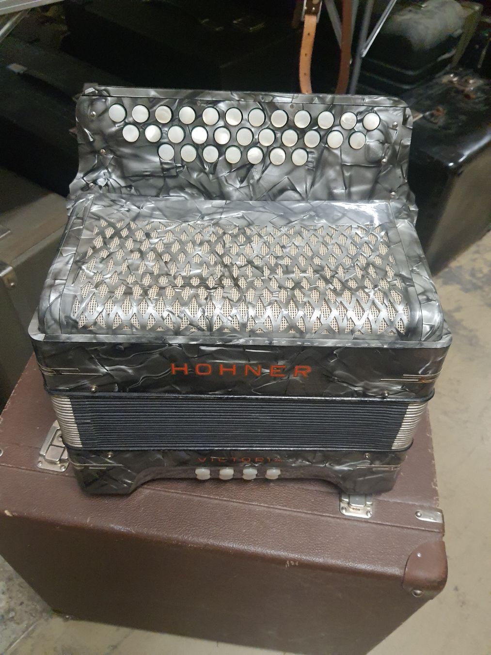 Hohner Strumenti musicali: accordéon hohner diatonique 8 basses – Usato da Pont-de-la-Morge venduto da Mirabelle0 1