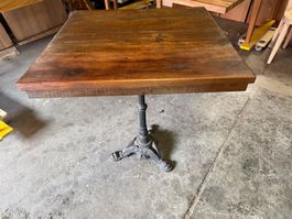 Rustikaler Bistrotisch Holztisch, Gusseisenfuss 70 x 70 cm