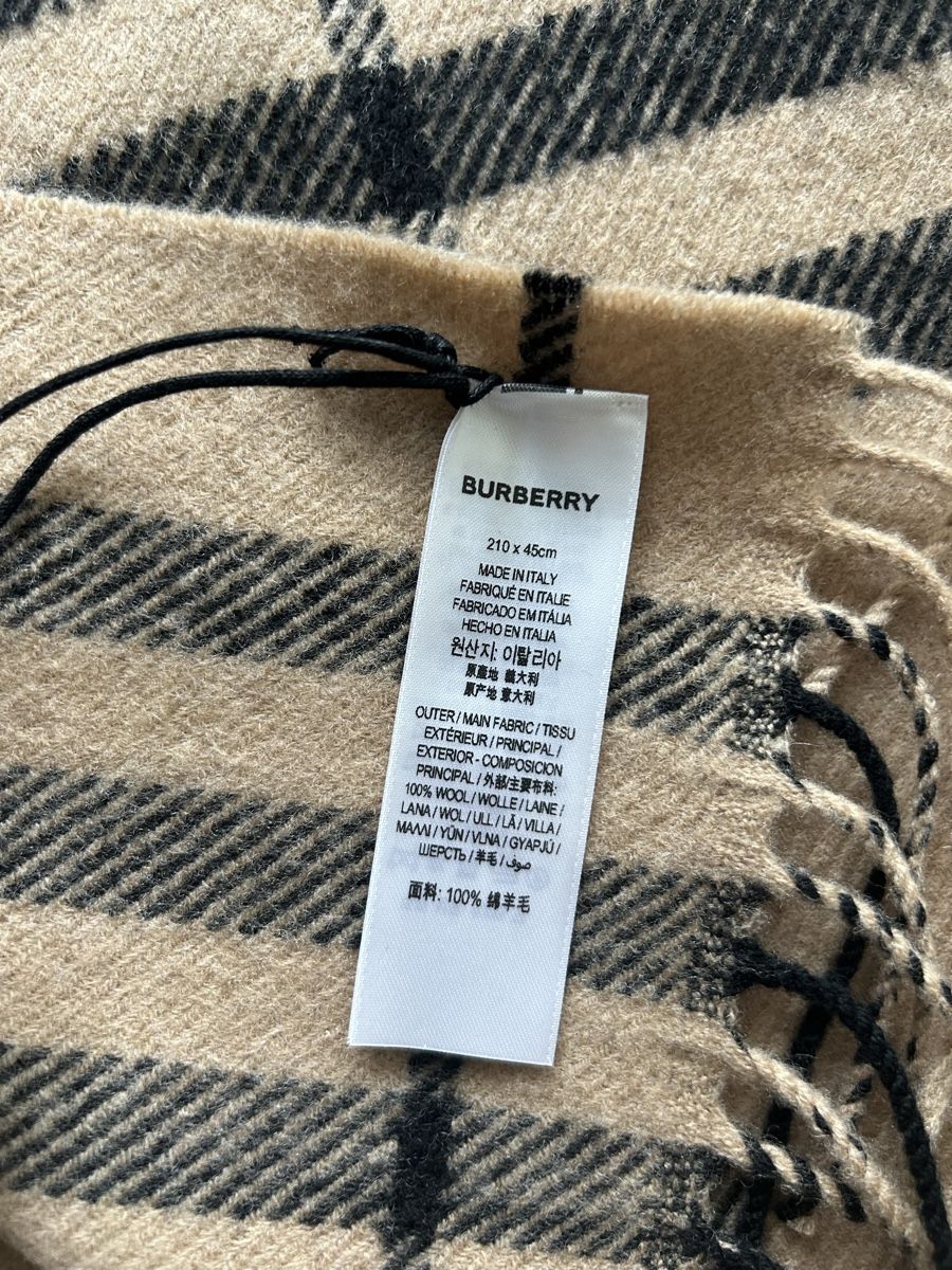 Burberry Foulard & Sciarpe: Sciarpa BURBERRY – Nuovo (secondo la descrizione) da Locarno venduto da Matic04 7