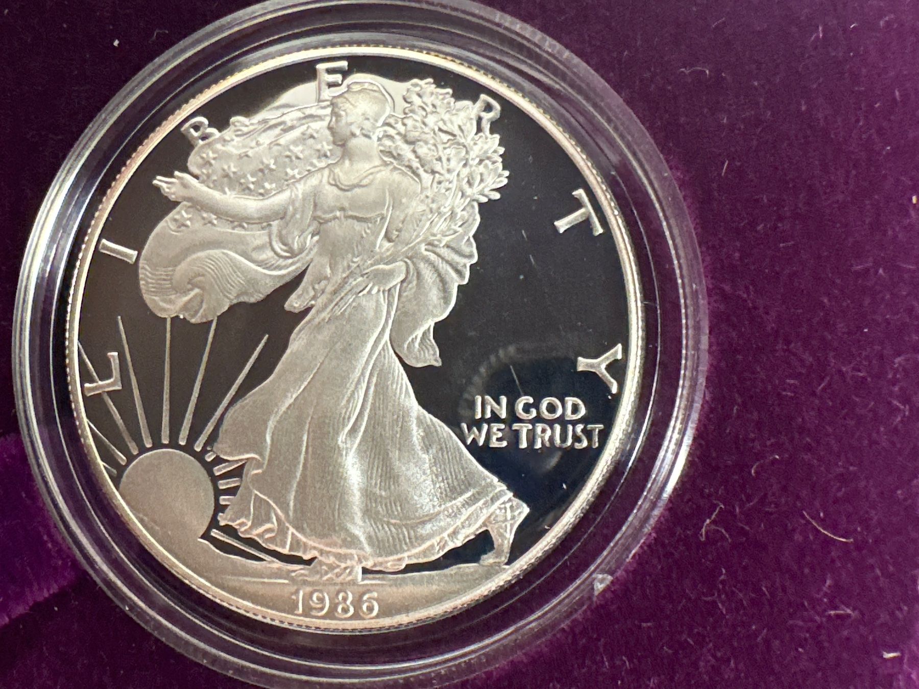 Tutti le monete: 1 Unze Silber American Eagle 1986 mit Originalbox – Nuovo e nell'imballaggio originale da Herisau venduto da herau 1