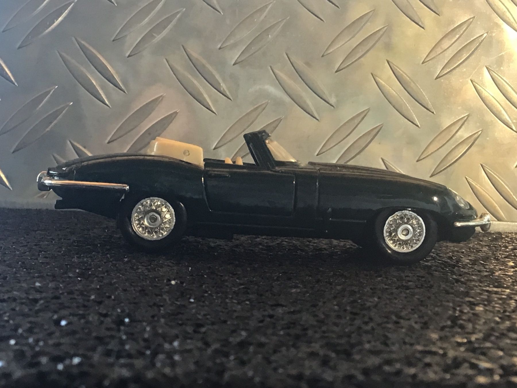 Jaguar Modellini d'auto: CLASSIC SPORTSCAR COLLECTION JAGUAR E CABRIOLET – Usato da Männedorf venduto da Spezial-Modelle 1