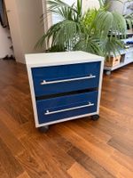 Nachttisch Holz Silber/Blau mit Rollen