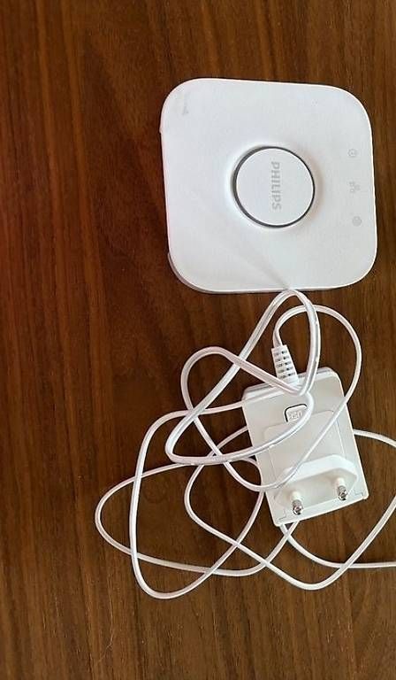 Philips Hubs & Switches: Philipps Hue Bridge v2.1 – Gebraucht aus Winterthur von diiimiiitriii