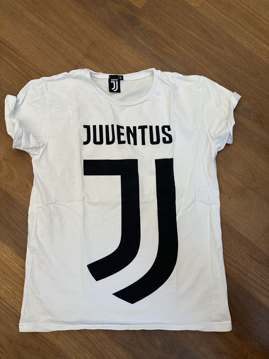 T-Shirts: Juventus Turin T-Shirt, Grösse M – Gebraucht aus Bad Ragaz von Fischer_17