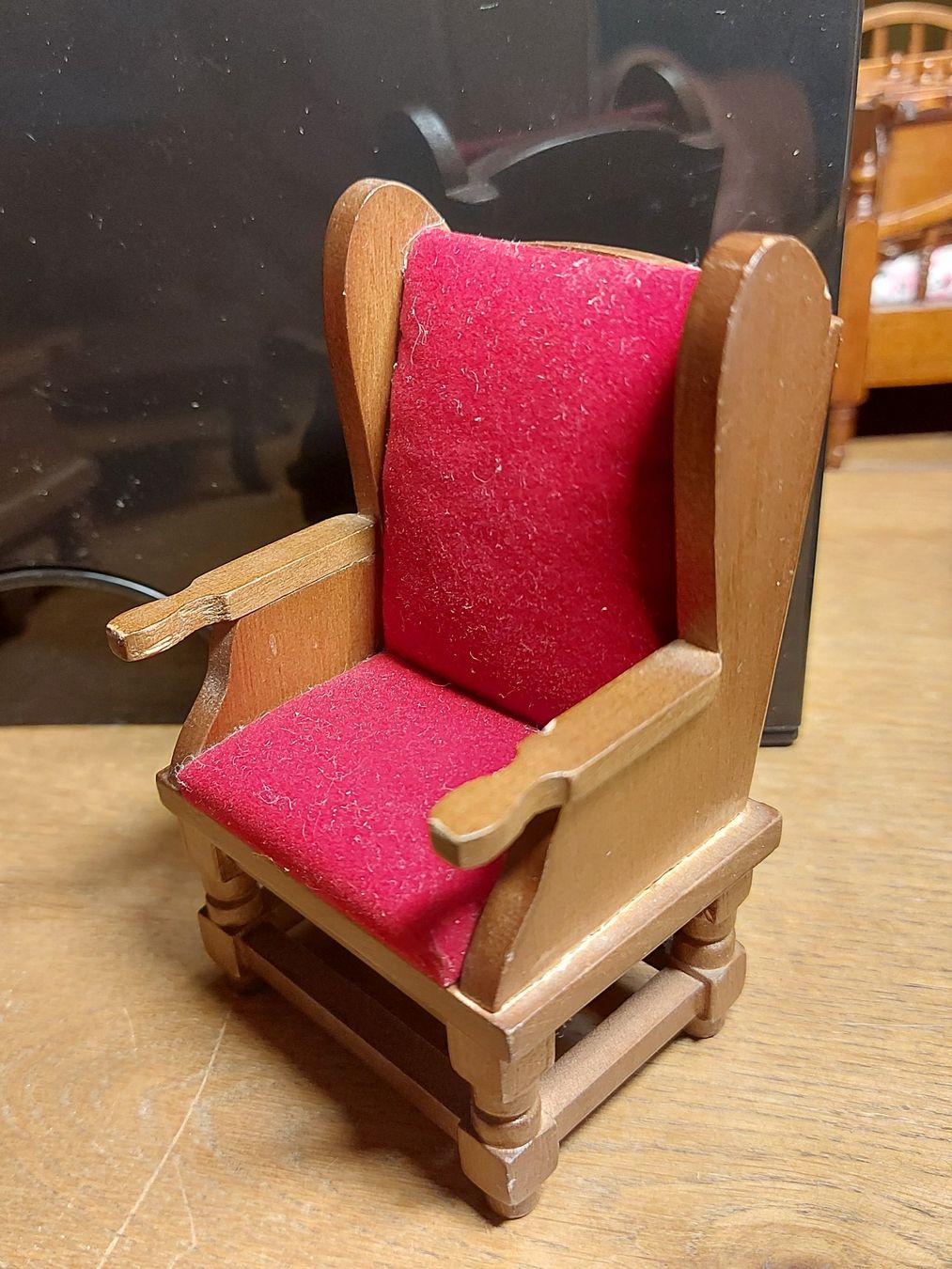 Puppenhäuser & -möbel: Puppenhausmöbel Sofa rot Miniatur Möbelstück – Gebraucht aus Schlieren von Svenja7 1