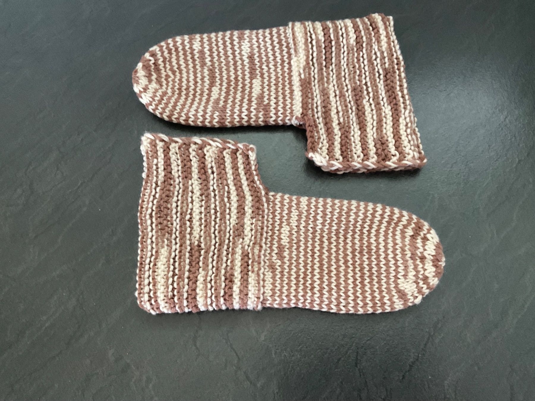 Calze: Handgestrickte Bettsocken Gr. 40/41 – Nuovo (secondo la descrizione) da Wetzikon ZH venduto da FeeF