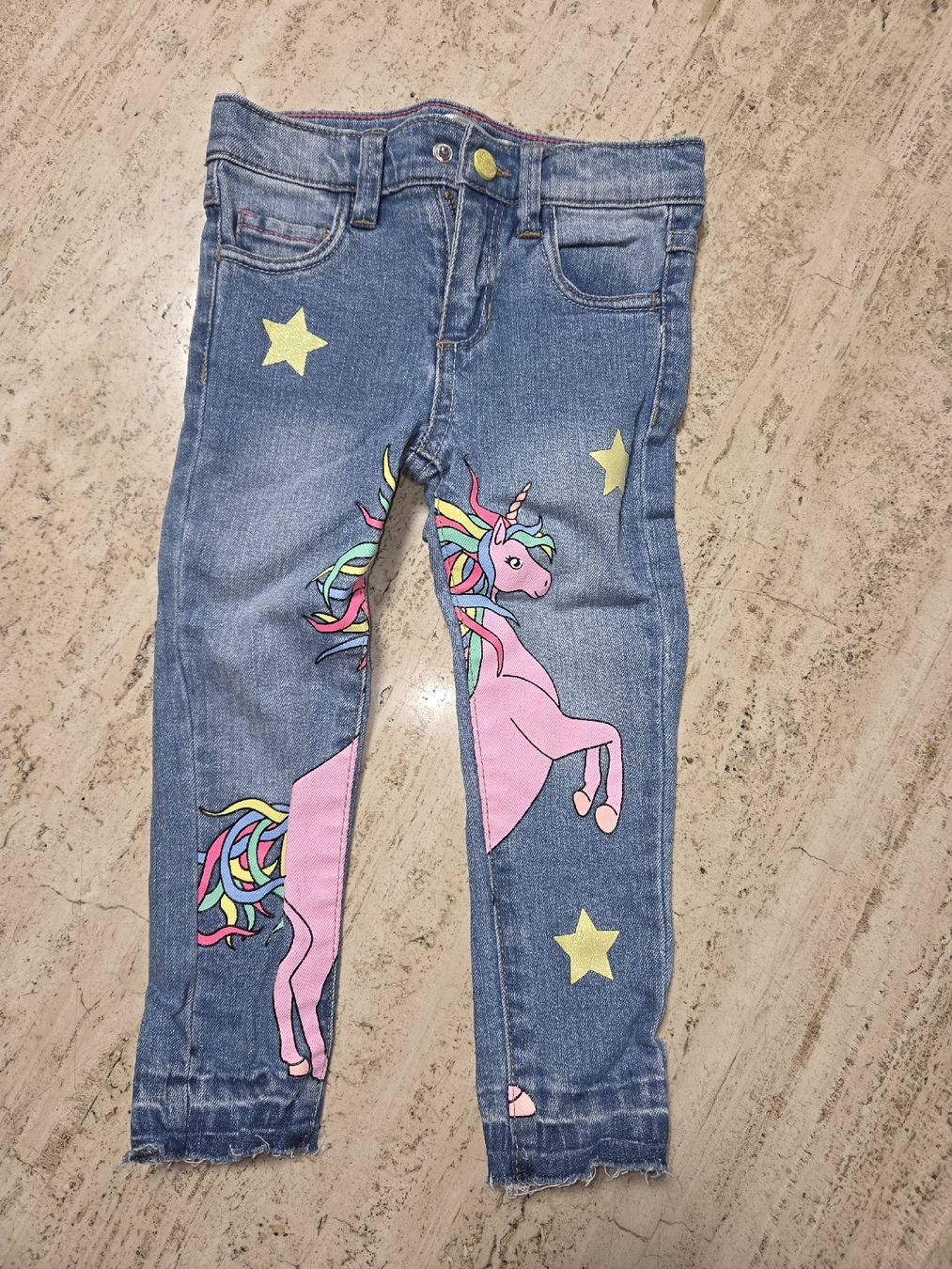 Billieblush Kleiderpakete & -sets: Jeans-Set mit Einhorn, Top Zustand, Grösse 86 – Neu und originalverpackt aus Basel von bb9_xh2f 4