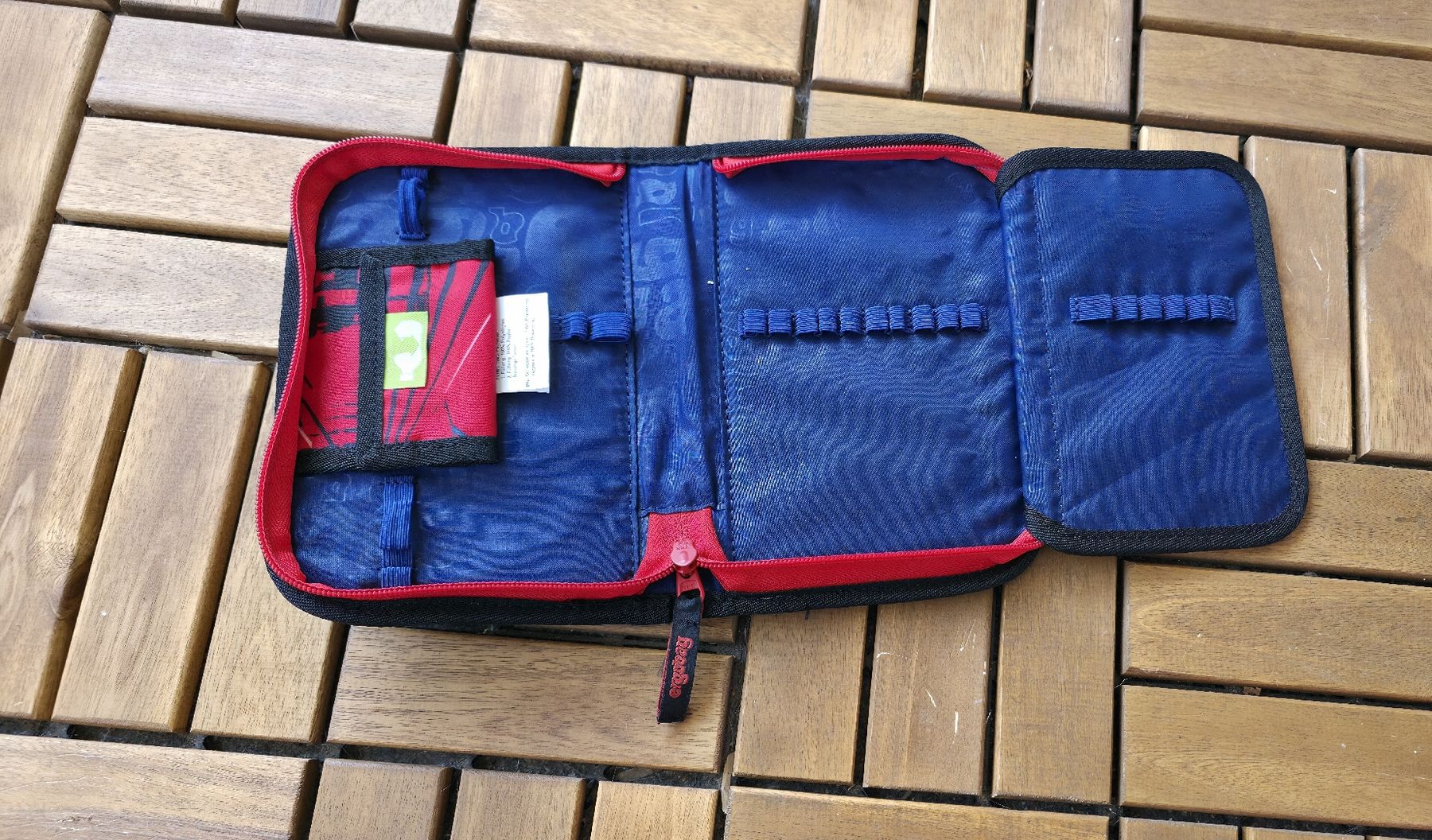 Ergobag Kindertaschen: Ergobag Rucksack set rot schwarz  Stadtmuster guter Zustand – Gebraucht aus Aesch BL von Angib1986 6