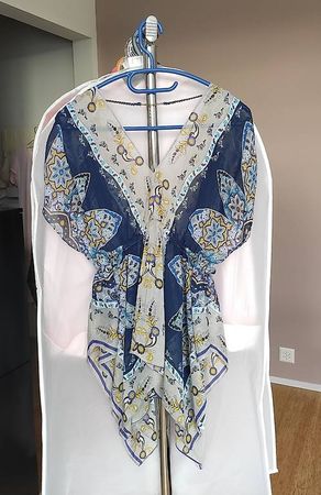 Wie Neu: Top von Guess, Grösse M (NP: CHF 79.-)