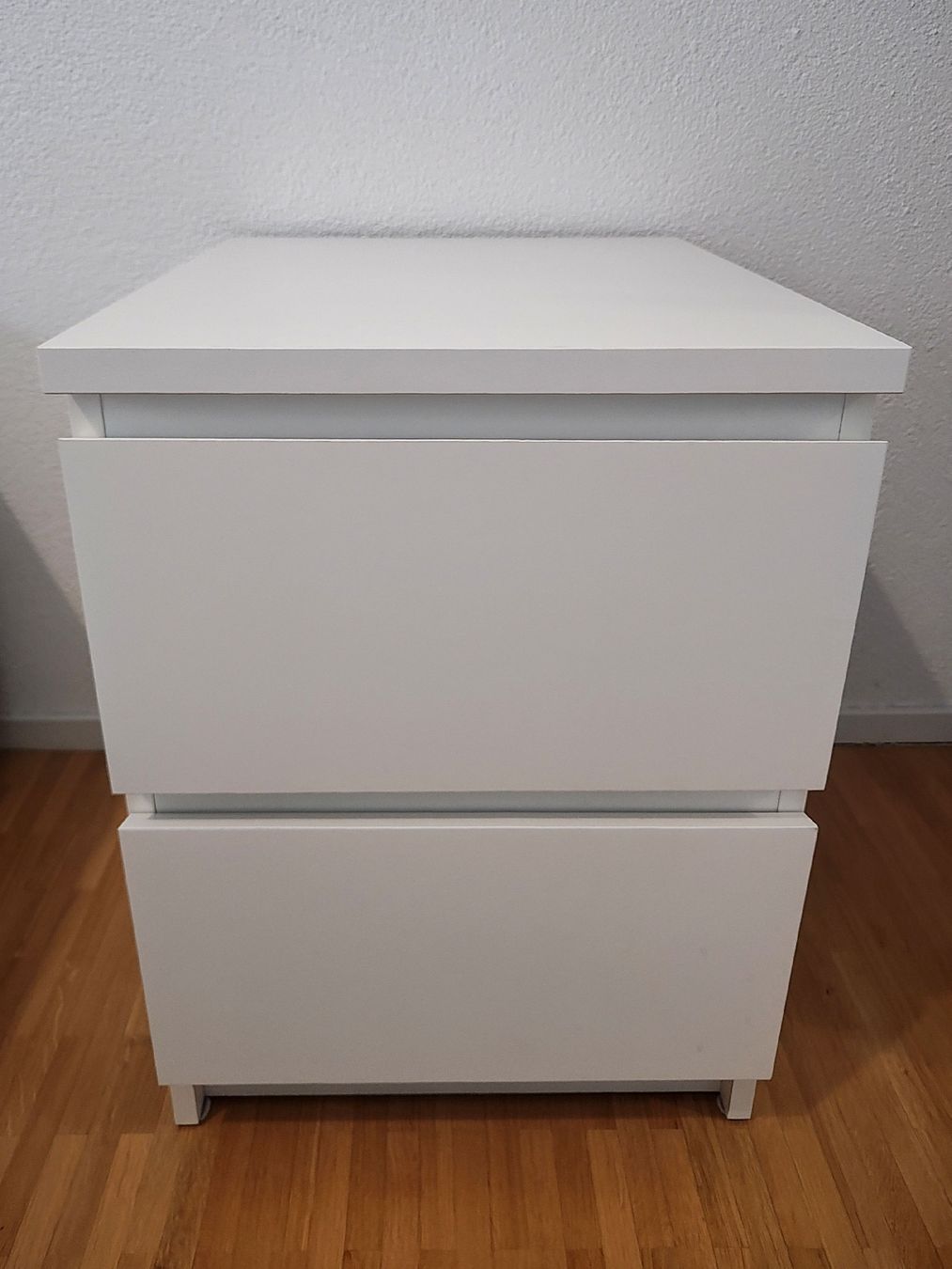 Ikea Comodini: White Bedside Table with Two Drawers – Usato da Glattbrugg venduto da wki_jq8f