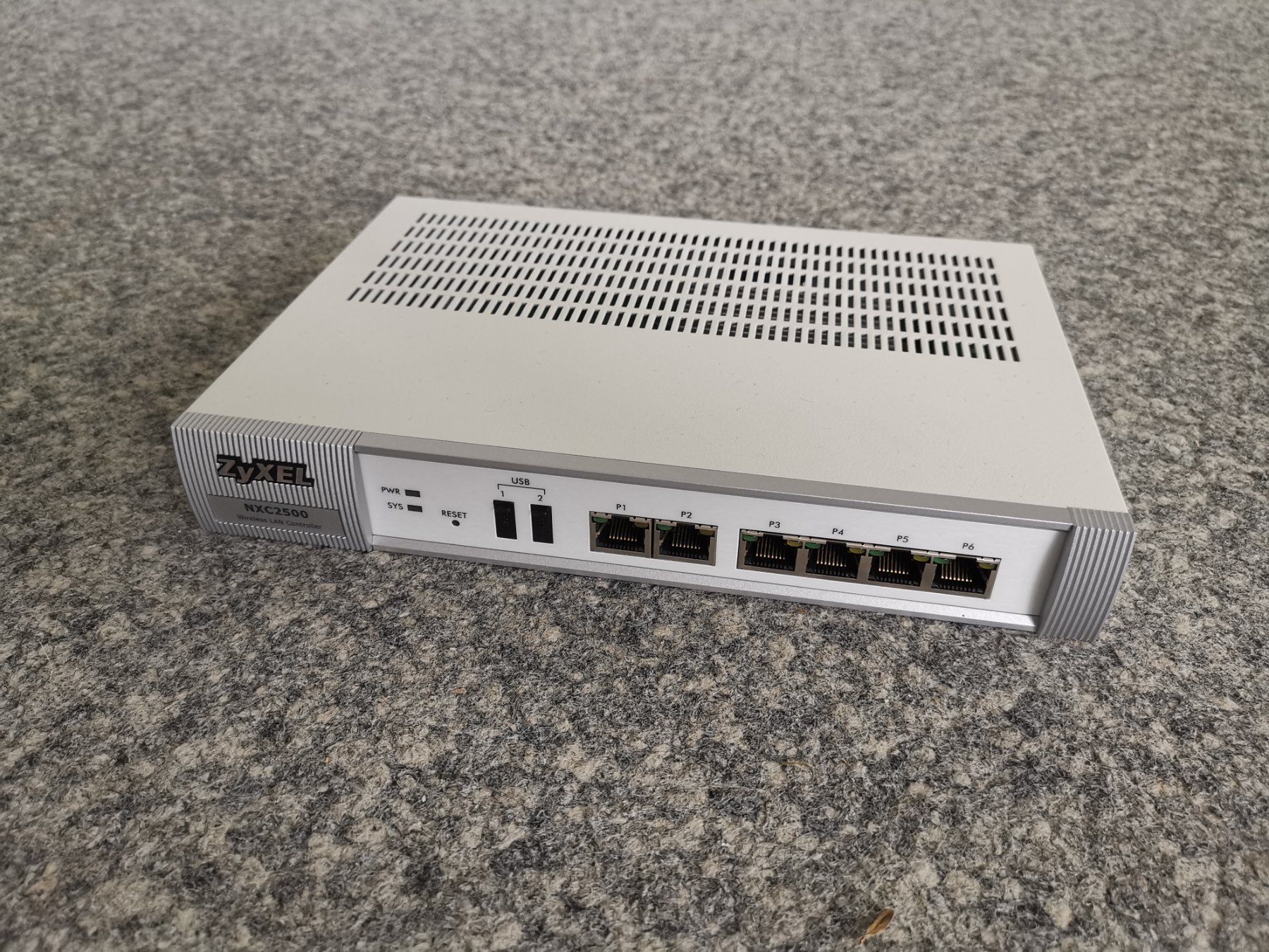 Firewall: ZyXEL WLAN-Controller NXC2500 + 2x Access Point – Usato da Zürich venduto da L-and-A 1
