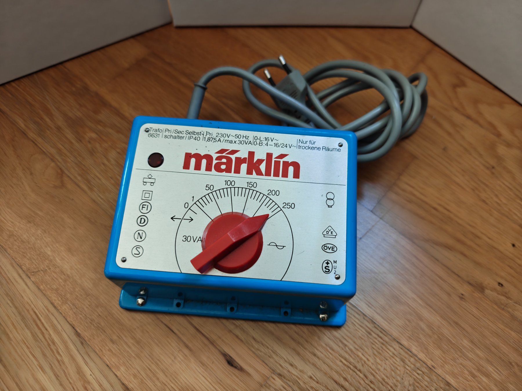 Märklin Modelleisenbahnen: Märklin Trafo 6631 – Gebraucht aus Bern von JGBahn
