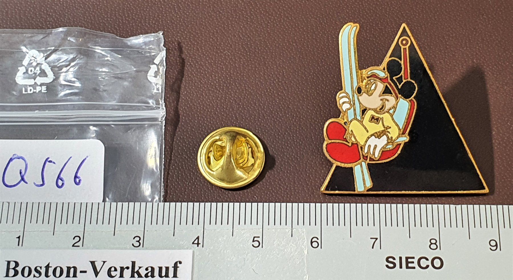 Disney Placchette & Badge: Q566 - Pin Walt Disney - Mickey Mouse – Usato da Reinach BL venduto da Boston-Verkauf 2