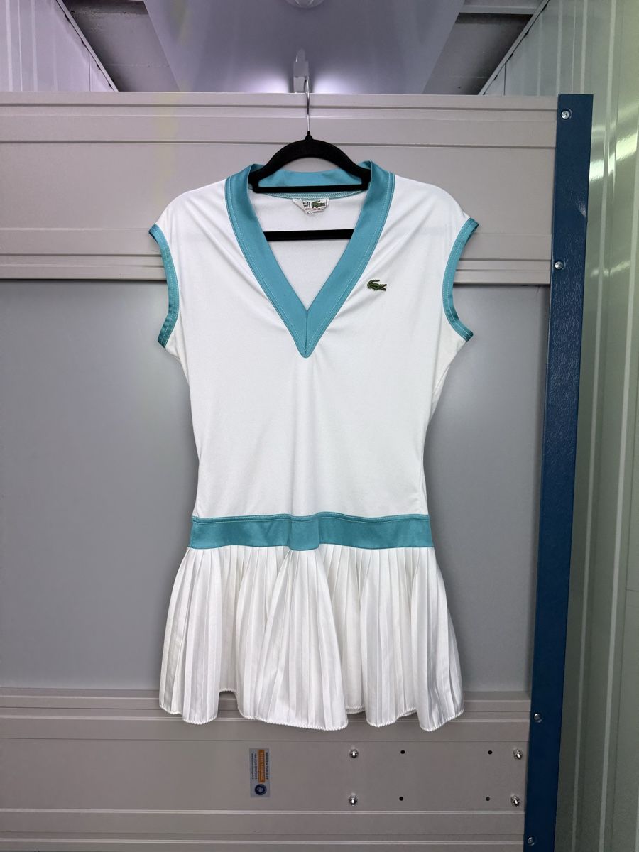 Lacoste Kleider: Vintage Lacoste dress – Gebraucht aus Lausanne von Unehistoiredesapes