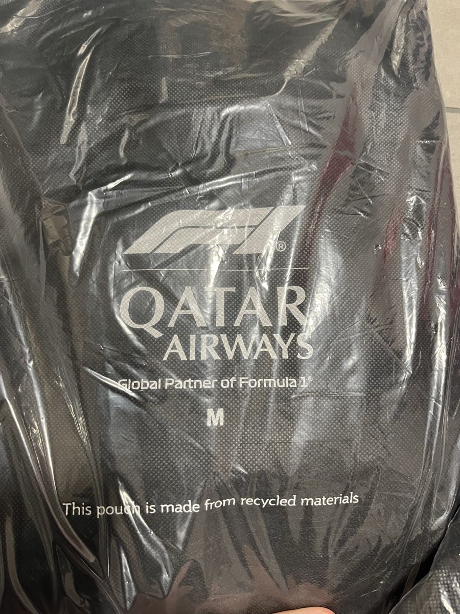 Qatar Airways Pyjama Set à 2 Stück (Neu und originalverpackt) in Thun ...
