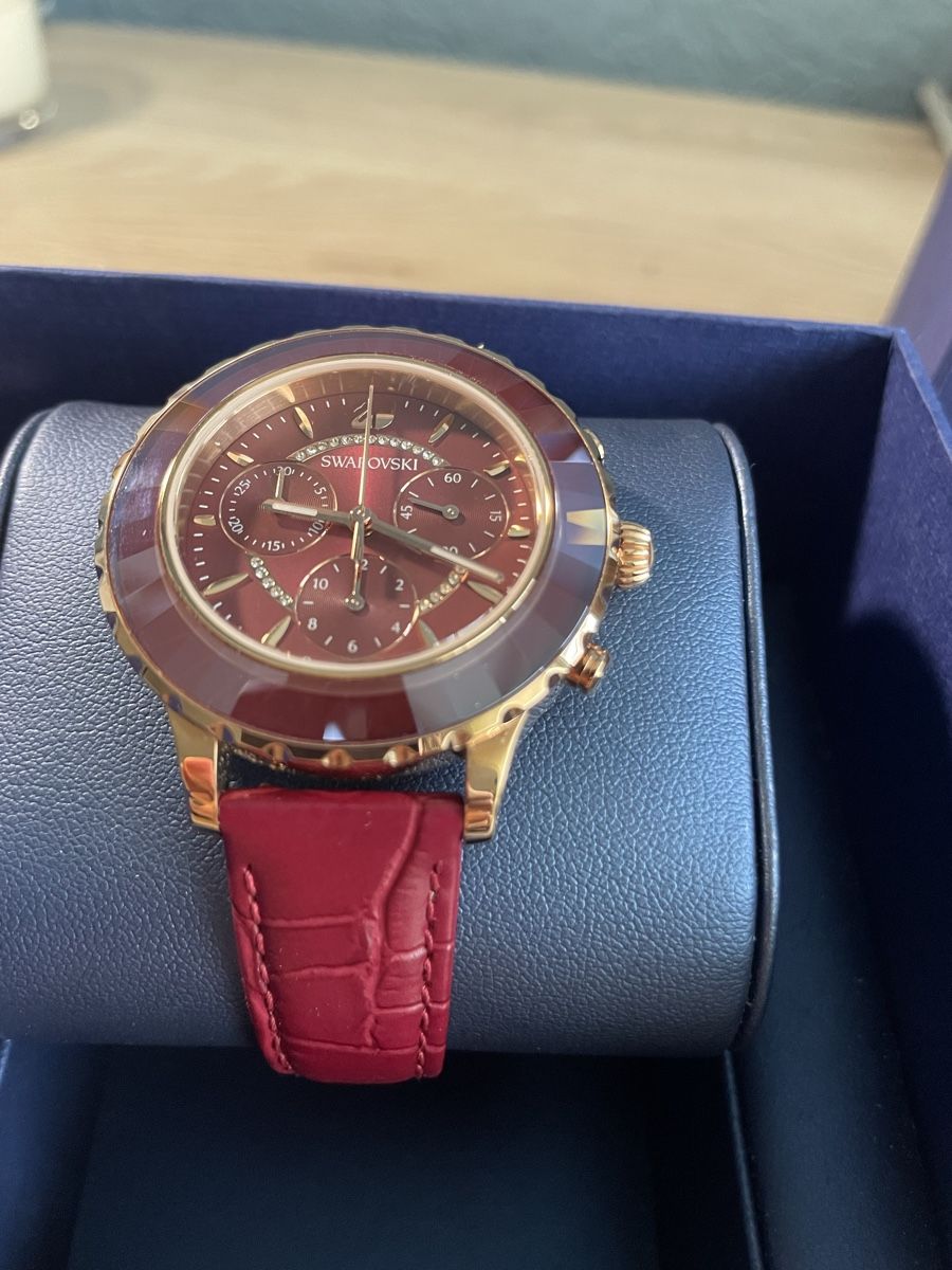 Swarovski Uhren: Neuwertige rote Swarovski Uhr – Neu und originalverpackt aus Oberburg von alicia12345 2