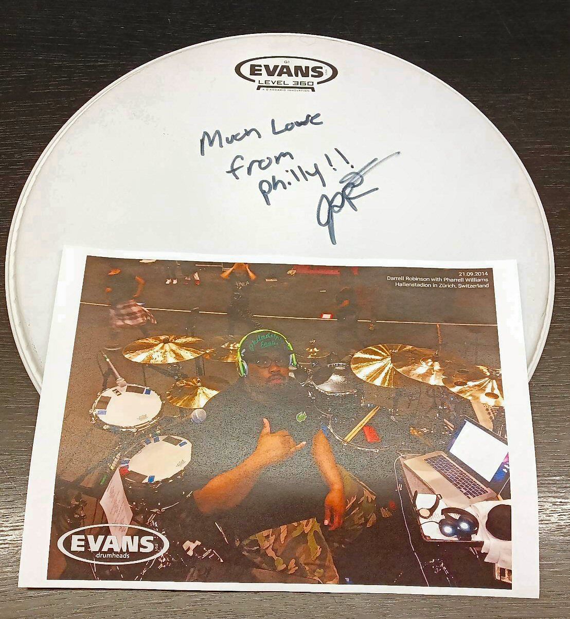 Evans Strumenti musicali: COLLECTORS STUFF Drumhead signed by Darrell Robinson – Nuovo e nell'imballaggio originale da Zofingen venduto da Rodeln