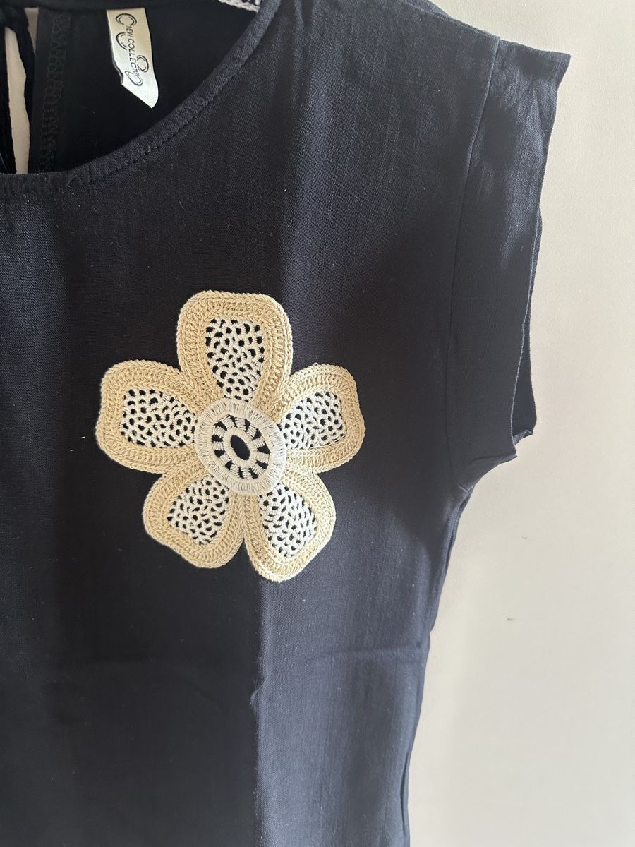 Blusen: Damen Bluse schwarz mit Blumenapplikation Grösse M – Neu (gemäss Beschreibung) aus Langnau aA von Camelia14 2