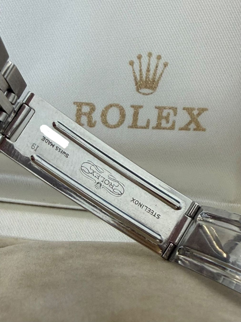 Rolex Orologi: Rolex Oyster Perpetual Date mit box – Nuovo (secondo la descrizione) da Winterthur venduto da senn-ismaili 5