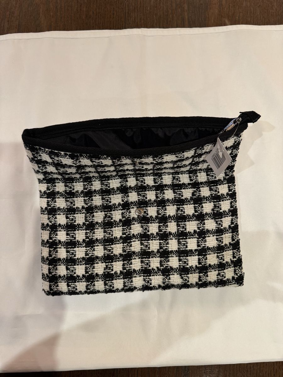 Trousses de maquillage: Pochette Douglas  neuve  – Neuf avec emballage d'origine à féchy par sauciflard53 2