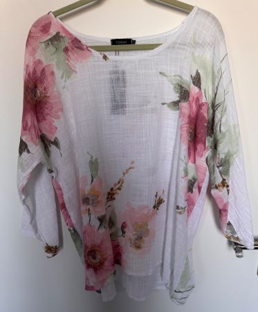 Sommerbluse Gr. L weißfloral & Etikett, hergestellt in Italy