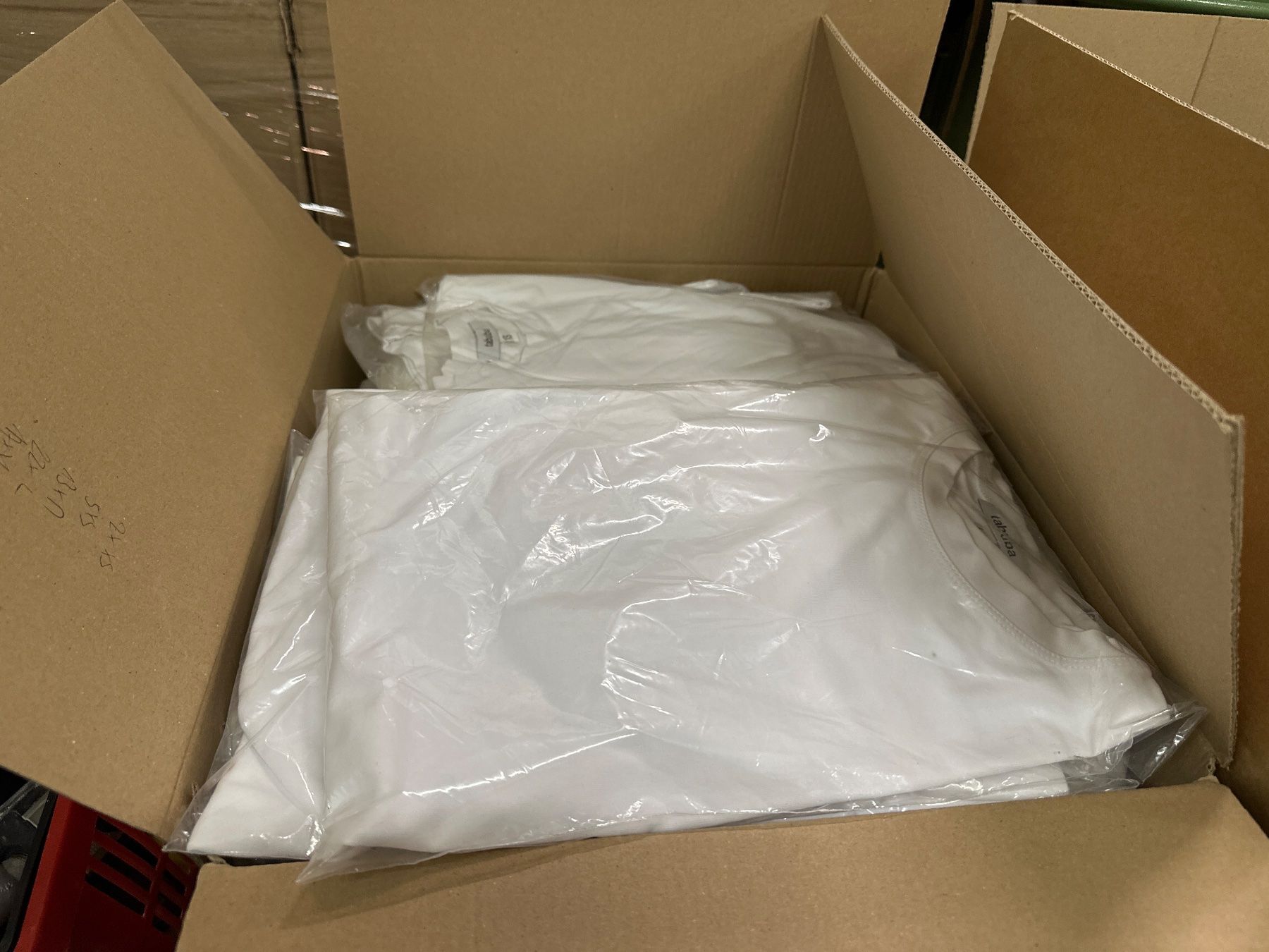 T-Shirts: 59Stk. neue, weisse T'Shirt 92% BW/ 8%Elastan – Neu und originalverpackt aus Necker von liq24 5