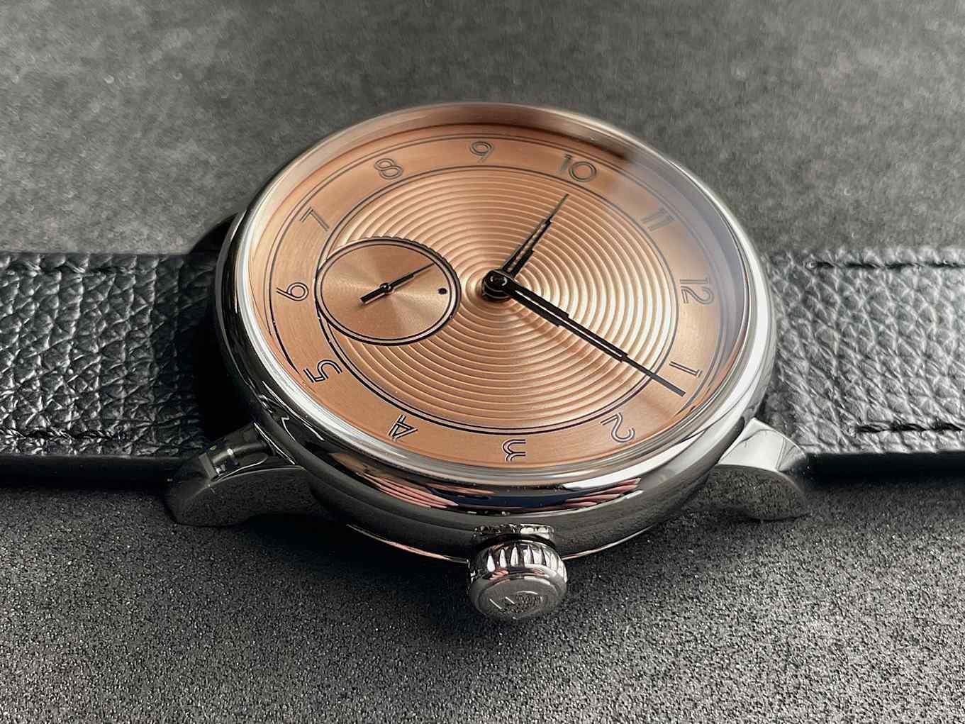 Louis Erard Orologi: Louis Erard La Petite Seconde Metropolis – Nuovo e nell'imballaggio originale da Luzern venduto da ChronoScope6004 7