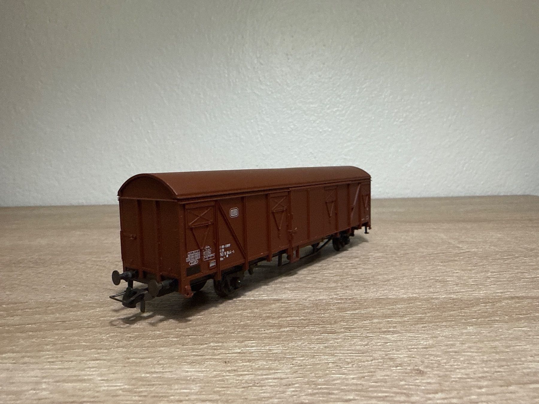 Roco Modellini di ferrovie: Roco Güterwagen DB H0 (84) – Usato da St-Aubin-Sauges venduto da Lo_Go 2
