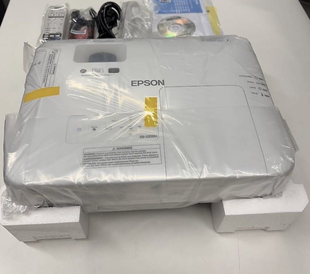 Epson Videoprojektoren: Beamer Epson EB-2250U – Neu und originalverpackt aus Niederuzwil von Shark1989 1