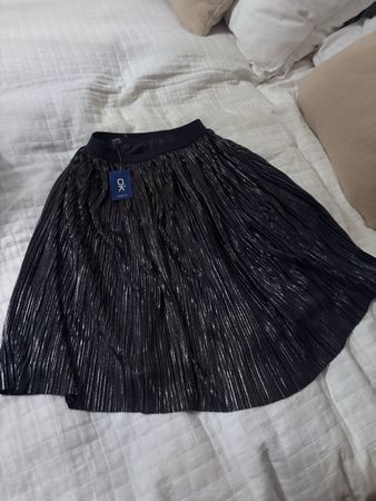 Glänzender Okaidi Rock, Gr. 140, perfekt für festliche Tage!