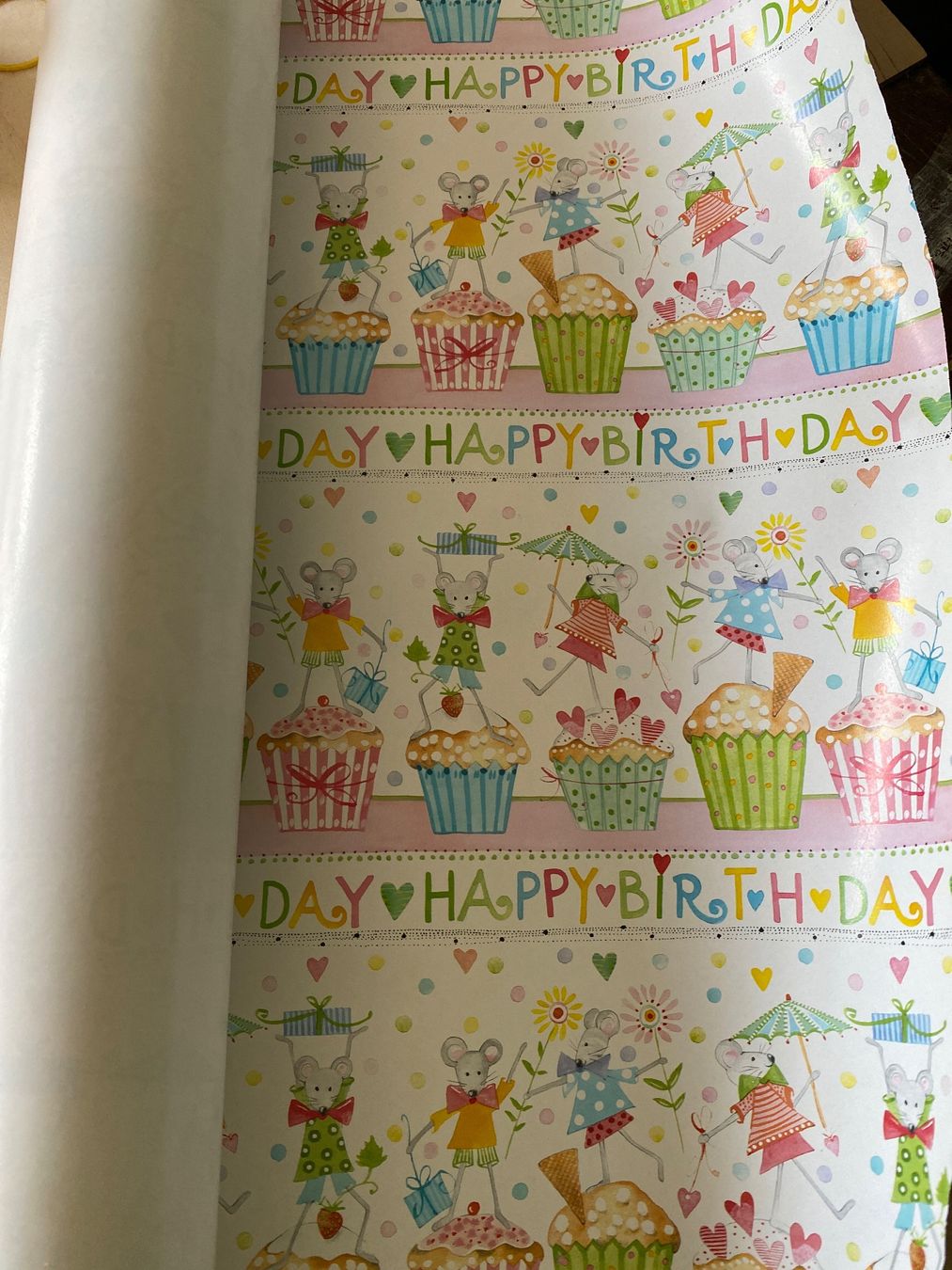Papiere: Rolle Geschenkpapier am Meter – Neu (gemäss Beschreibung) aus Bleienbach von Dbeno