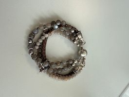 Hübsches Armband mit Leder, Edelsteinen und Silber