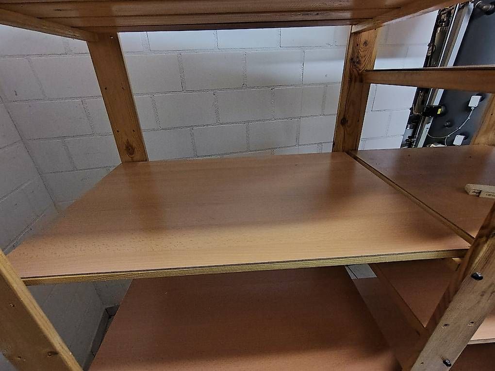 Scaffali: Ikea Regal zu verschenken – Usato da Schwändi GL venduto da Arco021 1